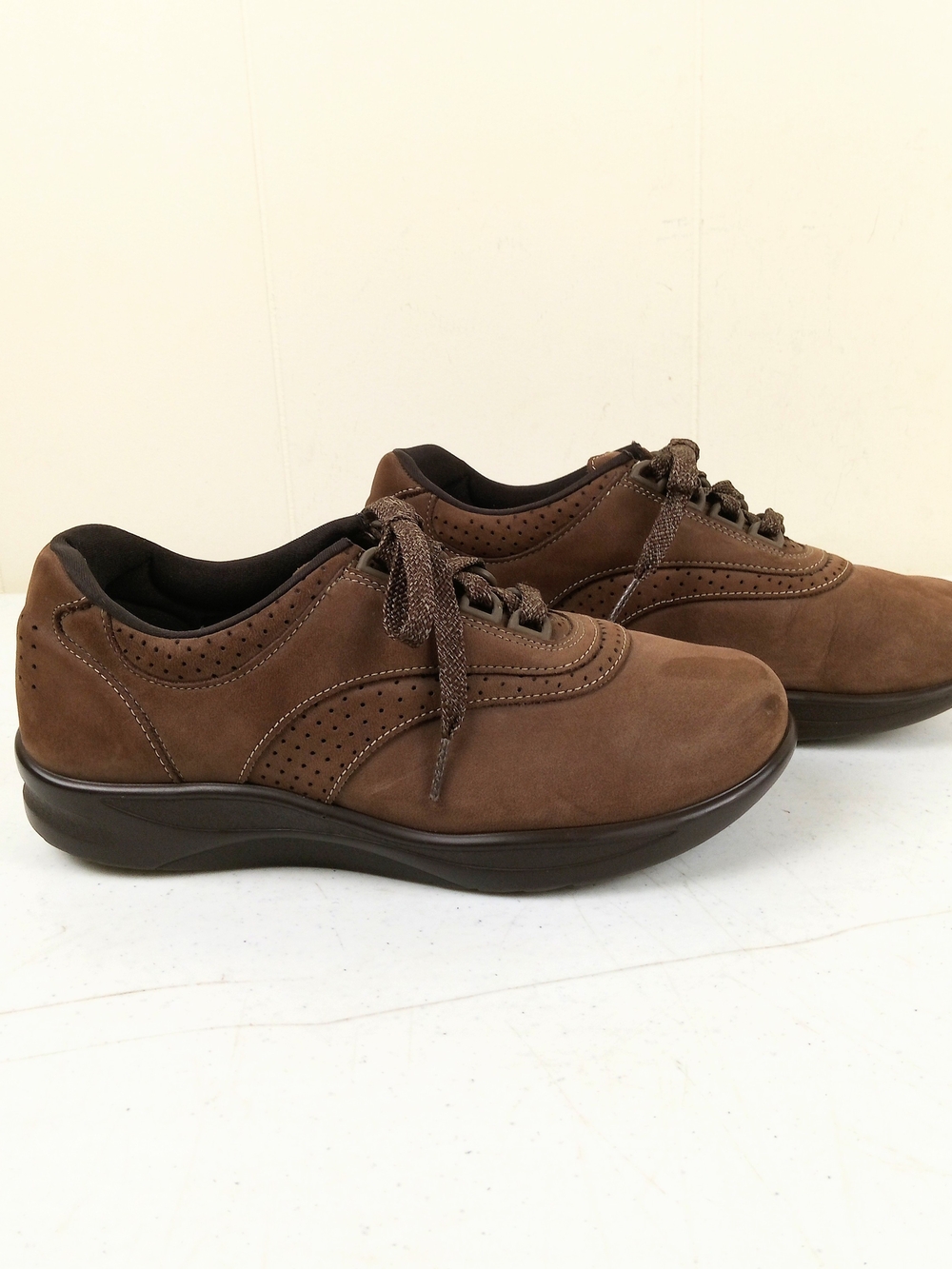 SAS Walk Easy Womens Walking Shoes Size 7WW Brown Suede Leather Lace Up USA